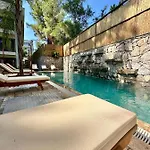 Esmahan Forest And Pool By Zehra דירה